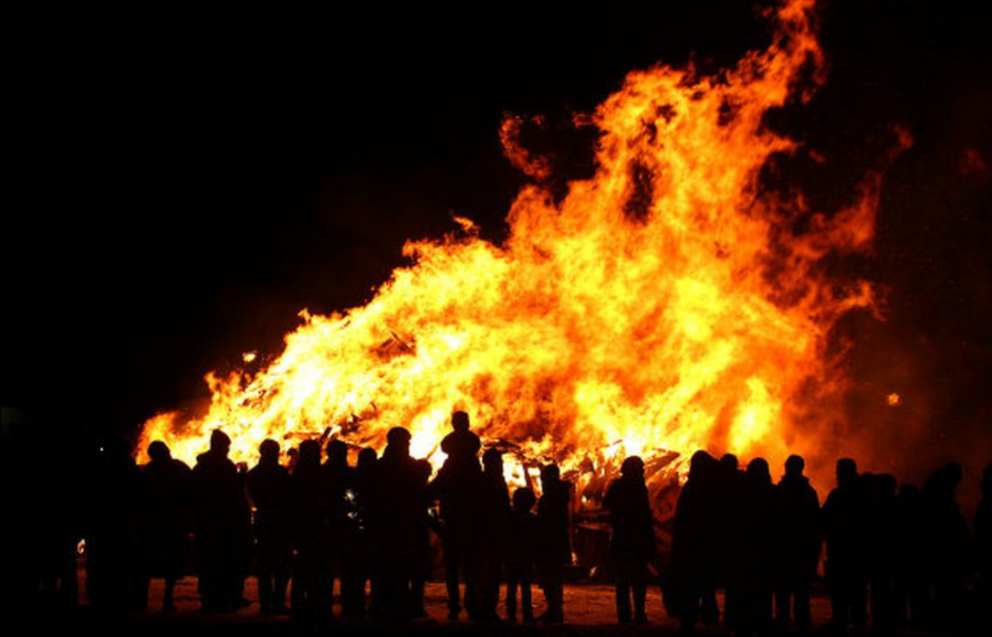 VIÐ KVEIKJUM ELD – NATÓ KOLEFNISJAFNI