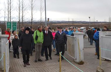 Geysir - fólk kemur 12.04.14