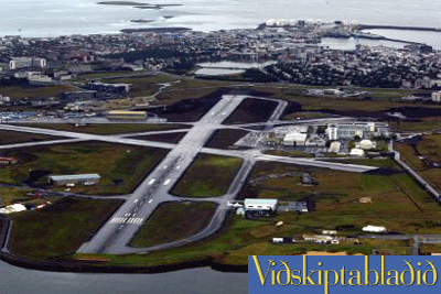 VIÐSKIPTABLAÐIÐ MEÐ VATN Í MUNNI