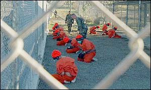 HVERSU LENGI Á BANDARÍKJASTJÓRN AÐ KOMAST UPP MEÐ AÐ FREMJA MANNRÉTTINDABROT?