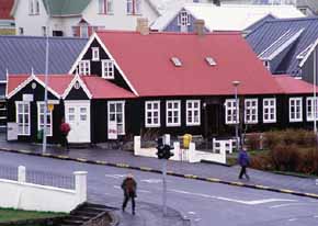 FALSKAN GÓM Á LAUGAVEGINN, EÐA...?