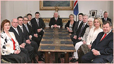 ER RÍKISSTJÓRNIN AÐ ÖGRA ÞJÓÐINNI?