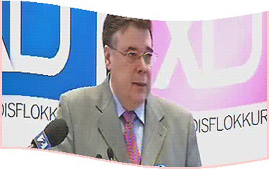 Geir HH i bleiku og bláu