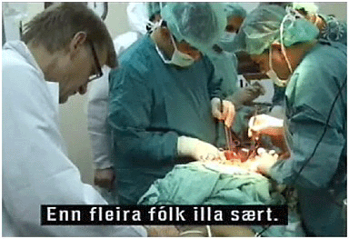 FJÖLMENNUM VIÐ SENDIRÁÐ BANDARÍKJANNA