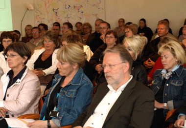 HÆÐST AÐ LÝÐRÆÐINU