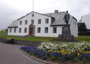RÍKISSTJÓRNIN HEFUR EKKI LEYFI TIL AÐ FARA FRÁ!