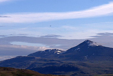 „ÞAÐ VERÐUR EKKI FYRR EN UM ÞRJÚ LEYTIÐ...