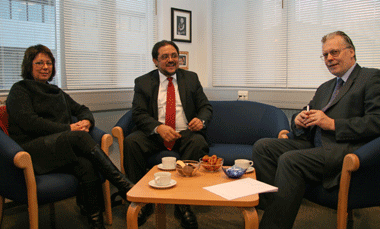 FRÓÐLEGUR FUNDUR UM VENEZUELA