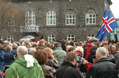 LÍFEYRISSJÓÐIR TIL VARNAR