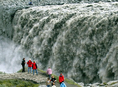 TÍMI TIL AÐ HUGSA... AF YFIRVEGUN!