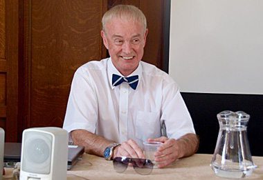 Dr. Mads Pirie