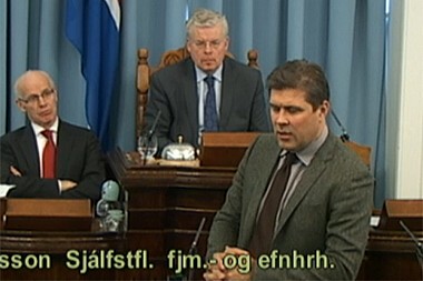 Bjarni svarar fyrir Geysi