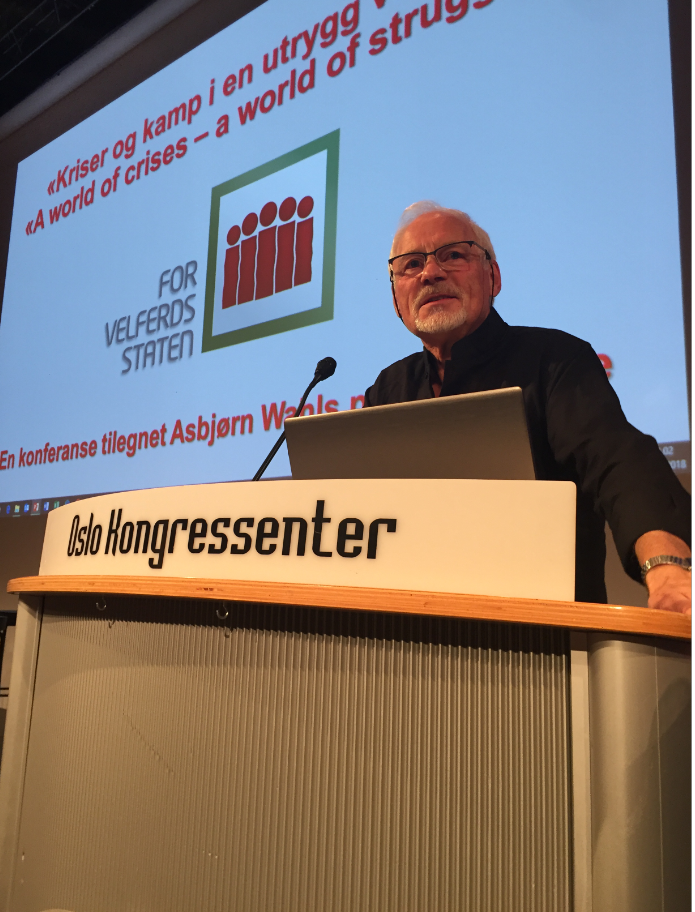 ASBJÖRN WAHL HEILSAR NÝJUM DEGI