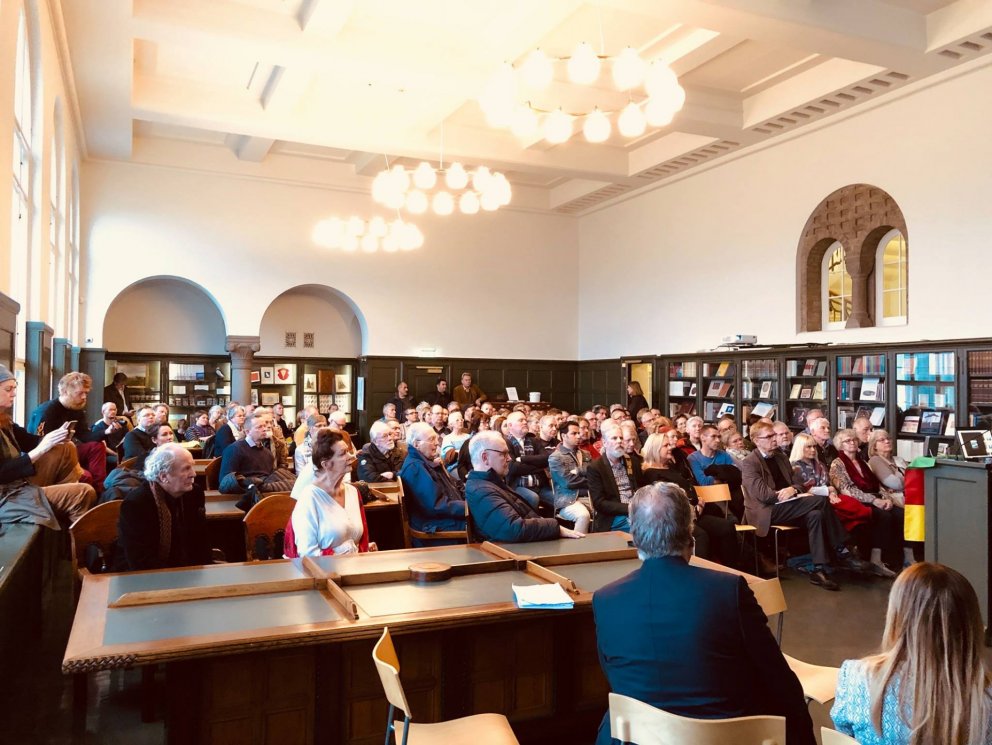 FUNDUR KÚRDA KOMINN Á VEFINN