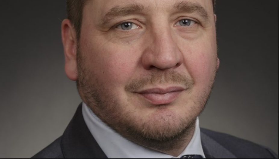 HVAÐ ER OKKAR FÓLK Í GENF AÐ GERA GUÐLAUGUR ÞÓR?