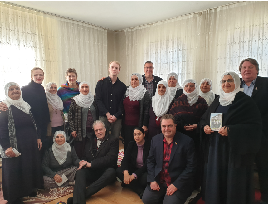 HVERS VEGNA VILL HEIMURINN EKKI HEYRA?