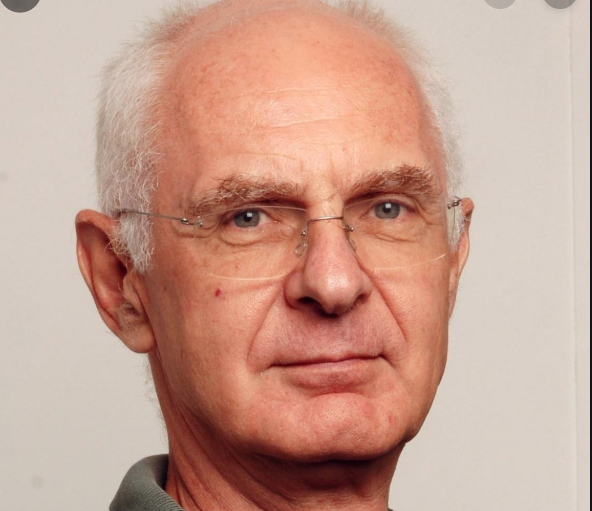 ALVÖRU FRÉTTAMAÐUR SKRIFAR