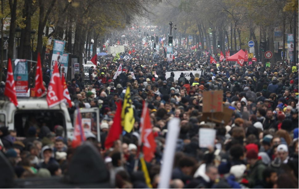 HIÐ GLEÐILEGA VIÐ FRÖNSKU VERKFÖLLIN