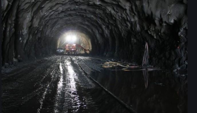 FYRST Í GEGNUM VAÐLAHEIÐINA ÁÐUR EN LENGRA ER HALDIÐ OFAN Í VASA OKKAR?