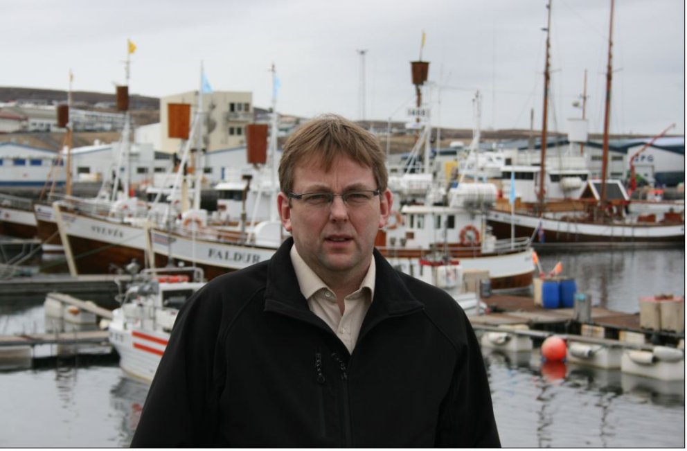 HVERNIG SVARAR HANN MÁLFLUTNINGI STÓRÚTGERÐARINNAR?