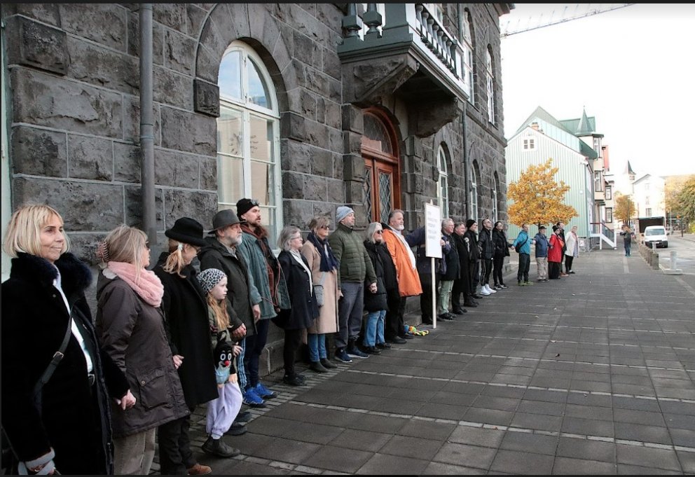 FÓLK SEM ANDÆFIR RITSKOÐUN OG STYÐUR FRJÁLSA FJÖLMIÐLUN