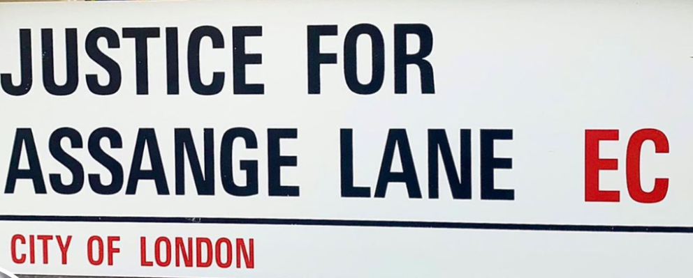 LOKADÓMUR Í BROTTVÍSUNARMÁLI JULIAN ASSANGE Í LONDON – HLUTUR ÍSLANDS RIFJAÐUR UPP
