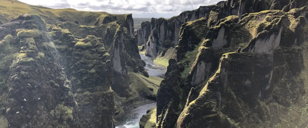 NÚ ER ÞAÐ FJAÐRÁRGLJÚFUR