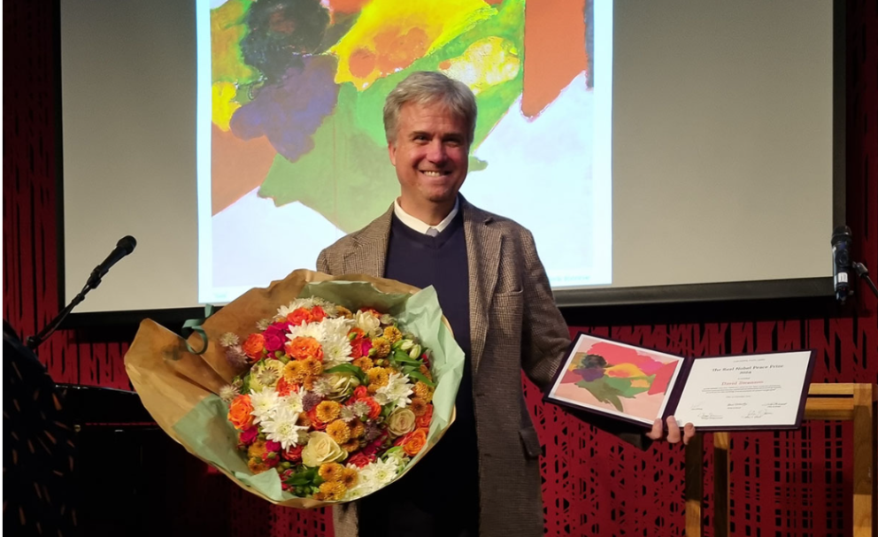 DAVID SWANSON HLÝTUR „ALVÖRU FRIÐARVERÐLAUN NÓBELS“