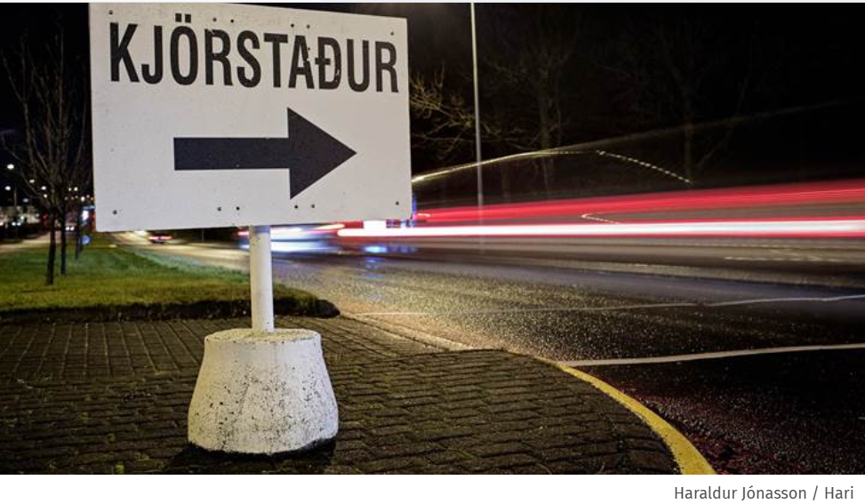 FRAMHALD VERÐI Á LÝÐRÆÐISVÖKUNNI