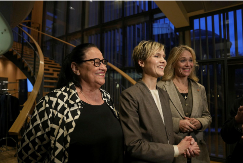VALKYRJURNAR OG ERFIÐU ÁKVARÐANIRNAR