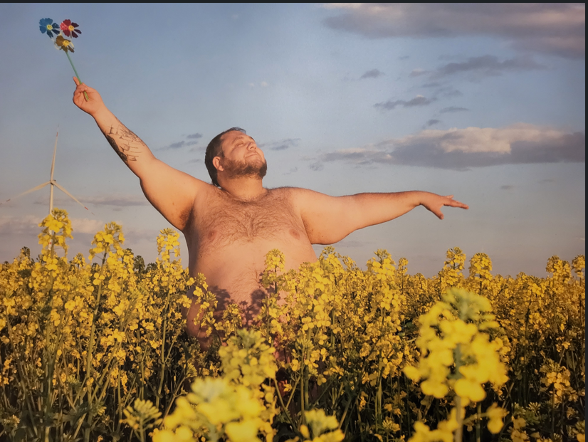 HVER ER GLAÐI SUMARDANSARINN?