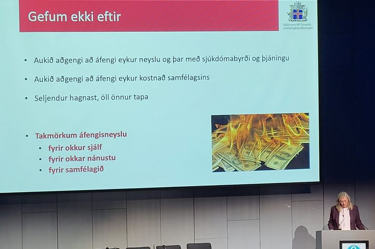 HVORIR EIGA AÐ RÁÐA, LÆKNAR EÐA LÖGBRJÓTAR?