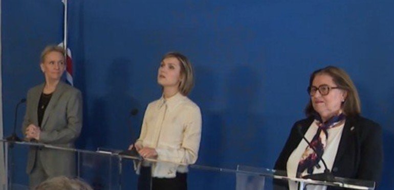 FJÖLMIÐLAR VERÐA AÐ UPPLÝSA ÞEGAR STJÓRNMÁLAMENN AFVEGALEIÐA