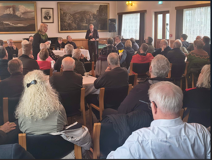 FULLT ÚT ÚR DYRUM Á SELFOSSI UM ESB OG LAMDBÚNAÐ – GMALKUNNAR YFIRLÝSINGAR UM TÍMALENGD