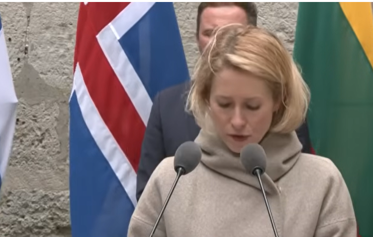 UTANRÍKISRÁÐHERRA ESB OPNAR PAKKANN