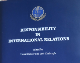 AF ÁRSGÖMLUM FUNDI Í VÍNARBORG UM ÁBYRGÐ Í ALÞJÓÐASTJÓRNMÁLUM