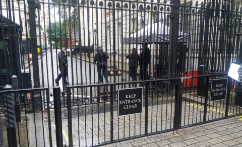 AÐFÖRIN AÐ WIKILEAKS: ER LONDON AÐ LOKA Á LÝÐRÆÐIÐ?