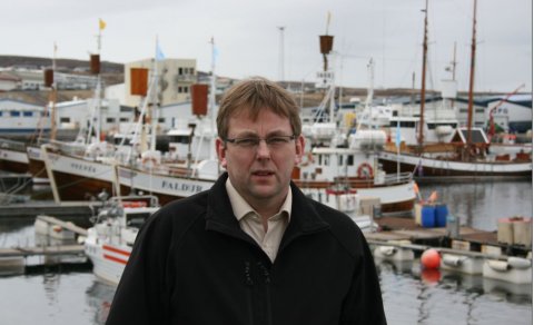 HVERNIG SVARAR HANN MÁLFLUTNINGI STÓRÚTGERÐARINNAR?