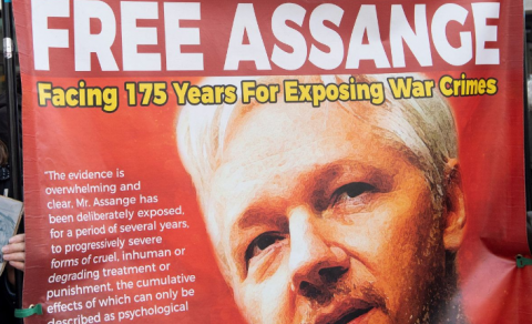 VIÐ EIN, ALMENNINGUR HEIMSINS, GETUM BJARGAÐ JULIAN ASSANGE