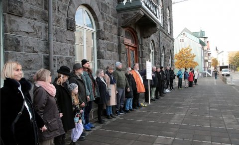 FÓLK SEM ANDÆFIR RITSKOÐUN OG STYÐUR FRJÁLSA FJÖLMIÐLUN
