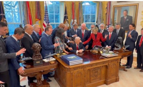 “RELIGIOUS FANATICS“ Í ÍRAN - EN HVAÐ ER ÞETTA?