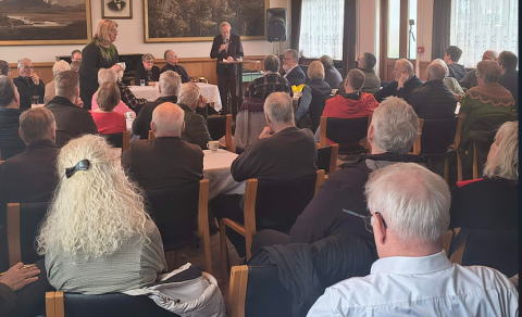 FULLT ÚT ÚR DYRUM Á SELFOSSI UM ESB OG LAMDBÚNAÐ – GMALKUNNAR YFIRLÝSINGAR UM TÍMALENGD