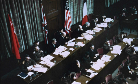 ALFRED DE ZAYAS: STRÍÐSGLÆPIR SAMTÍMANS Í LINSU NUREMBERG RÉTTARHALDANNA