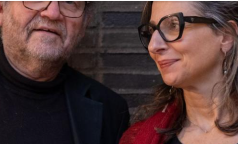 JOHN Y. JONES KYNNIR UMHEIMINN