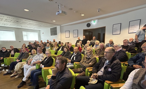 ÞÖGN RÍKISÚTVARPSINS UM FRÓÐLEG ERINDI UM REYNSLU ÍRA AF EVRÓPUSAMBANDINU